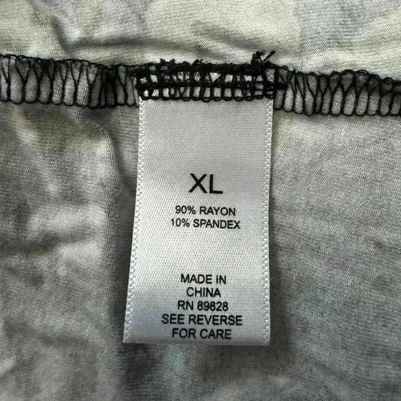 LOGO by Lori Goldstein XL Asymmetrical Hem Floral V-Neck Top Black Grey A389745 - Picture 10 of 14